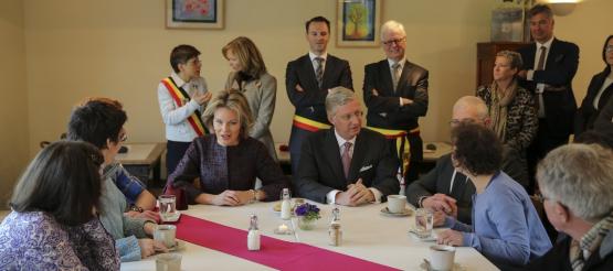 Foto van Koningspaar bezoekt theehuisje van Talander vzw